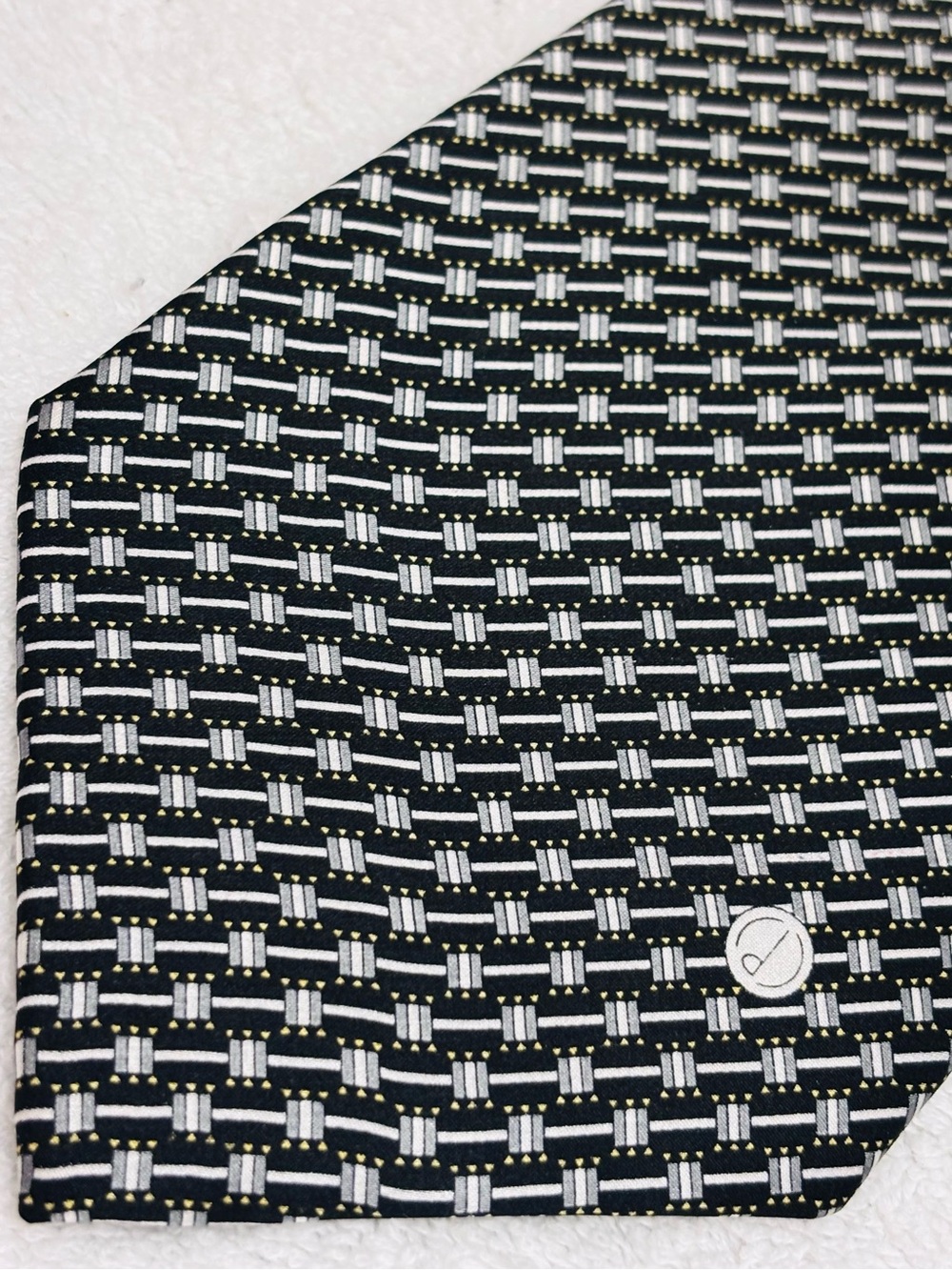 Brand New Stylish High Quality Tie By Dunhill - Tie Is 4 Inches Wide